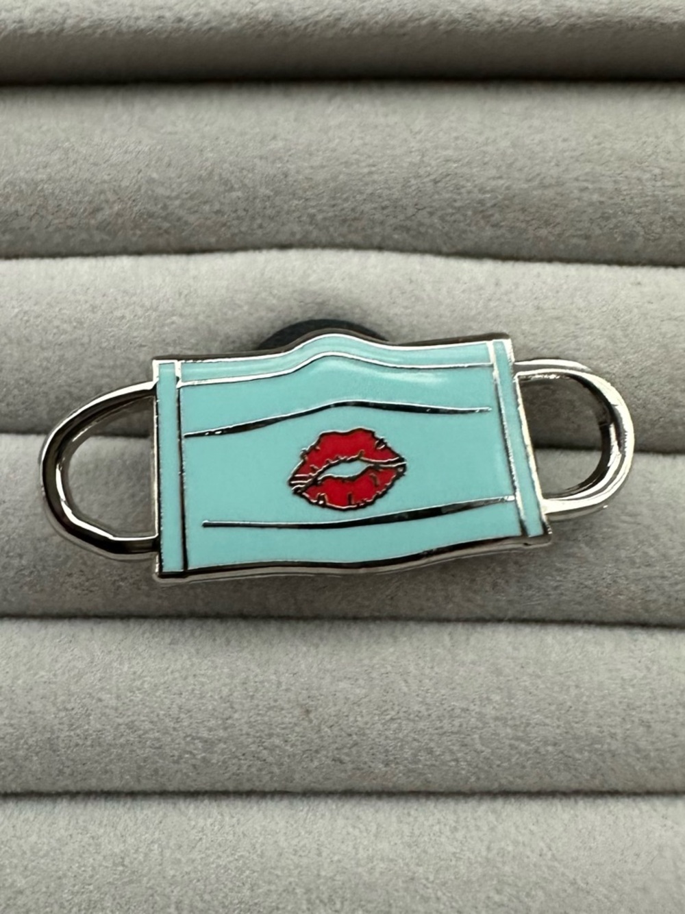 V Coterie x FIGS Face Mask Lips COVID Medical Nursing Hospital Enamel Pin RARE
